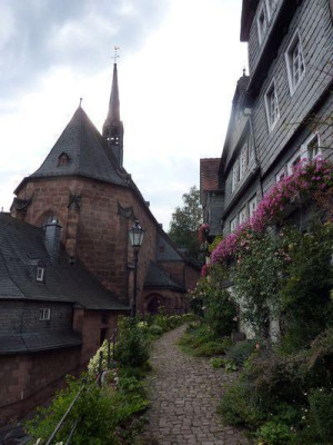 Gasse_in_Marburg_fars_2010.jpg