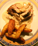 schweinefilet, champignonrahm und patatas bravas