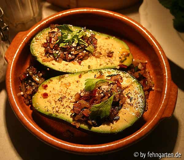 tapas: aguacate estilo andaluz