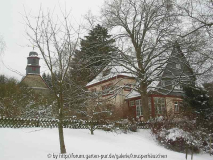 Pfarrhaus und Kirche