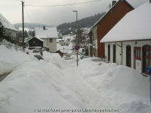 Straße ins Dorf